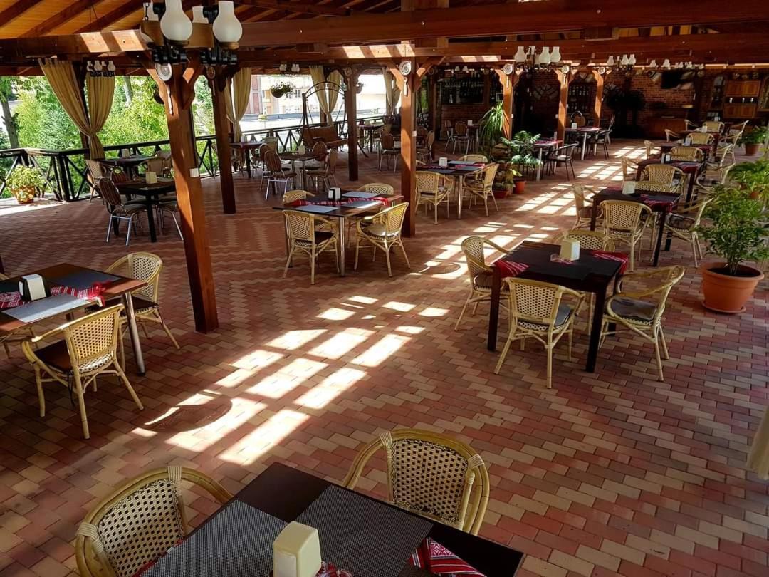Hotel Suprem Băile Olăneşti Екстериор снимка