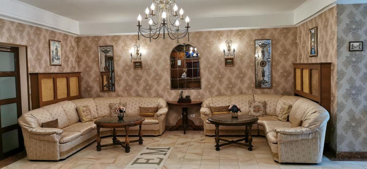 Hotel Suprem Băile Olăneşti Екстериор снимка